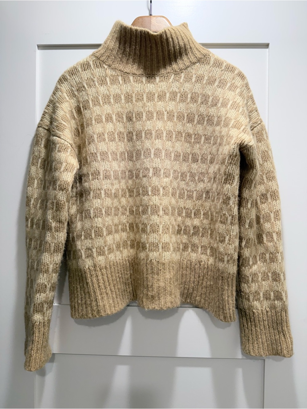 Everlane Men's Beige Patterned Turtleneck Sweater